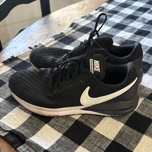 Nike Zoom Structure 22 Black with White Swoosh Running Shoes